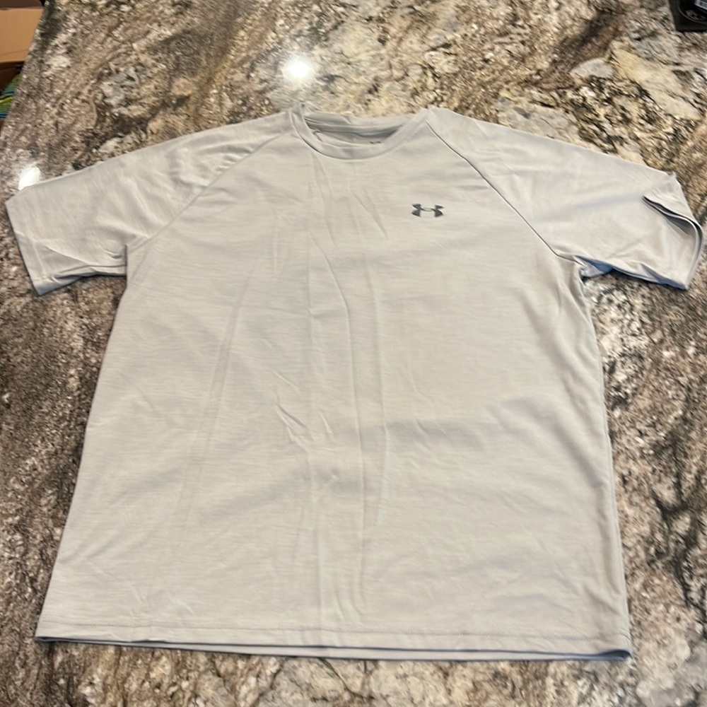 Under Armour, men’s heat gear, T-shirt, light gray